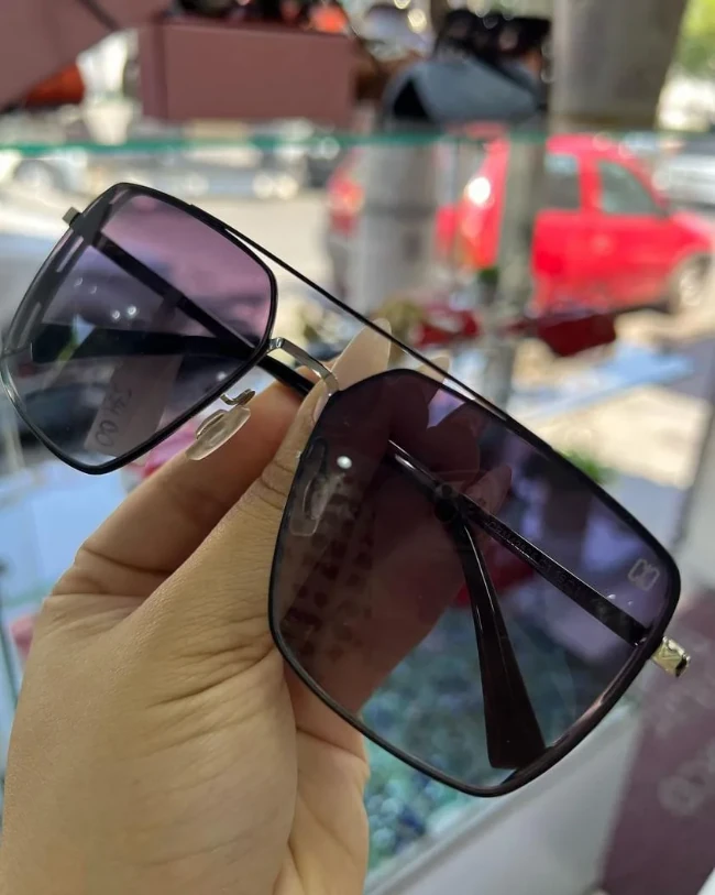Óculos solar em exposição